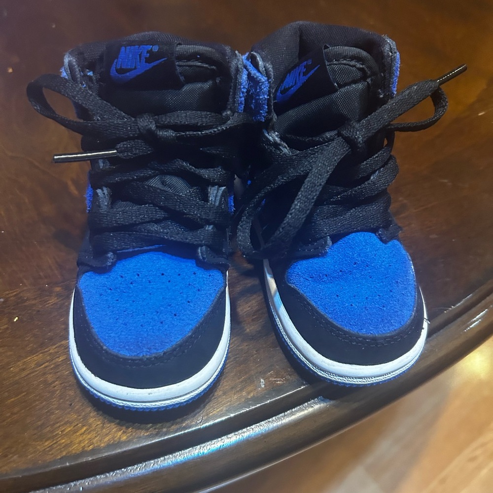 Toddler boy used sneakers